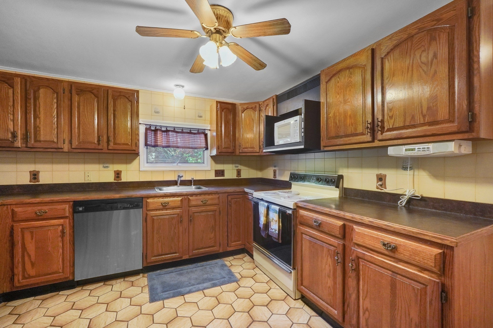 45 Norman Avenue, Taunton, MA, 45 Norman Avenue, Taunton, MA Photo #5