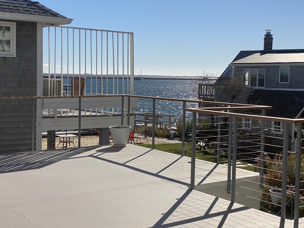 495 Commercial St 11