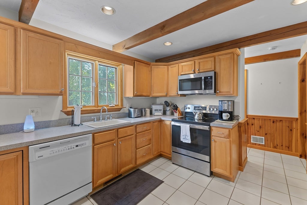 10 Shirley Street, Pepperell, MA Photo #15