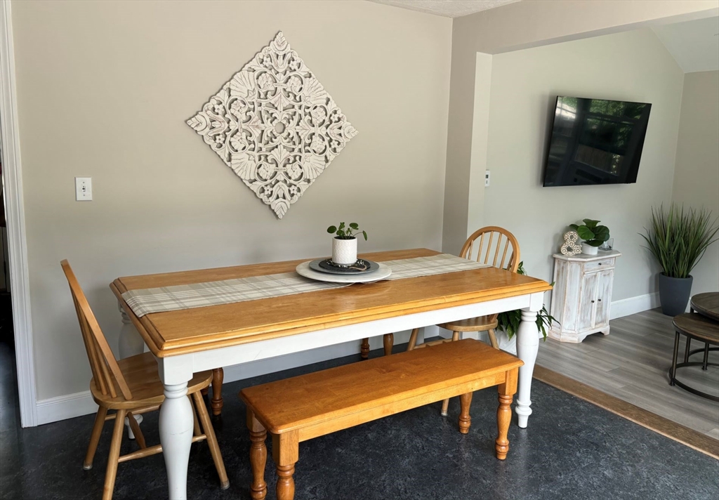4 Carol Ann Rd