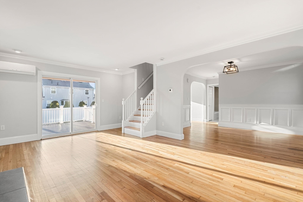 24 Bloomfield St
