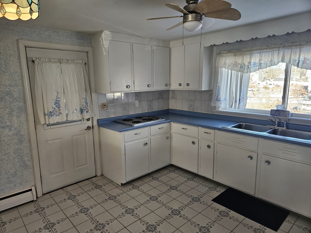 Billerica, Massachusetts 01821, United States, 2 Bedrooms Bedrooms, ,1 BathroomBathrooms,Residential,Active,253530