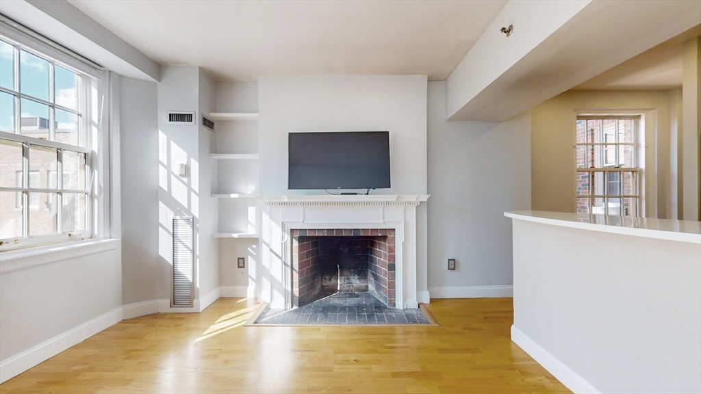 15 River St 405