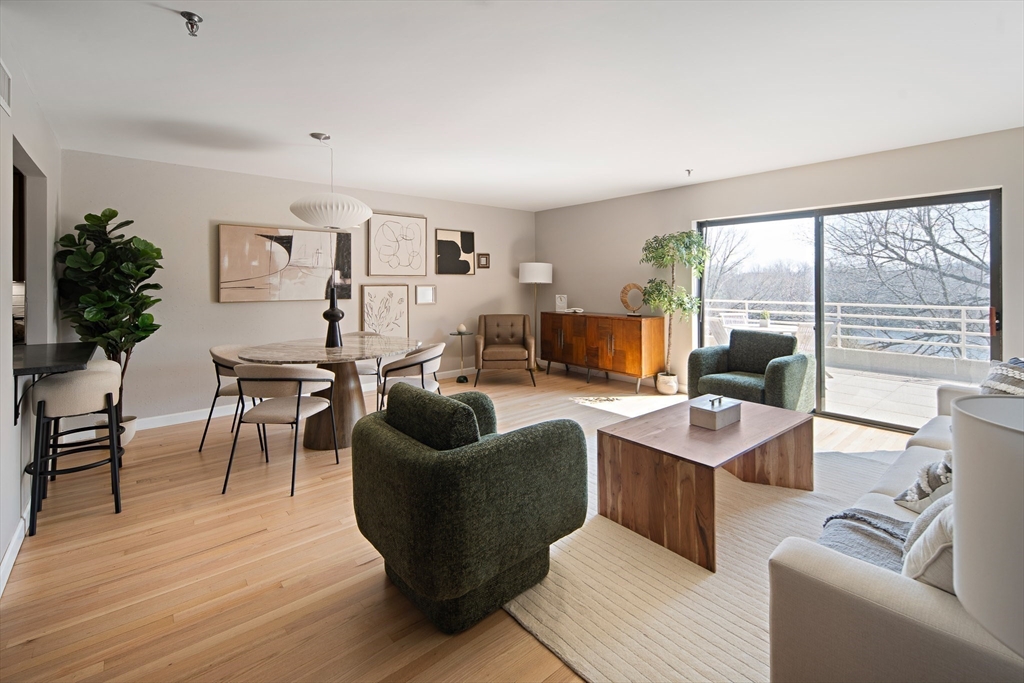 199 Coolidge Ave 114