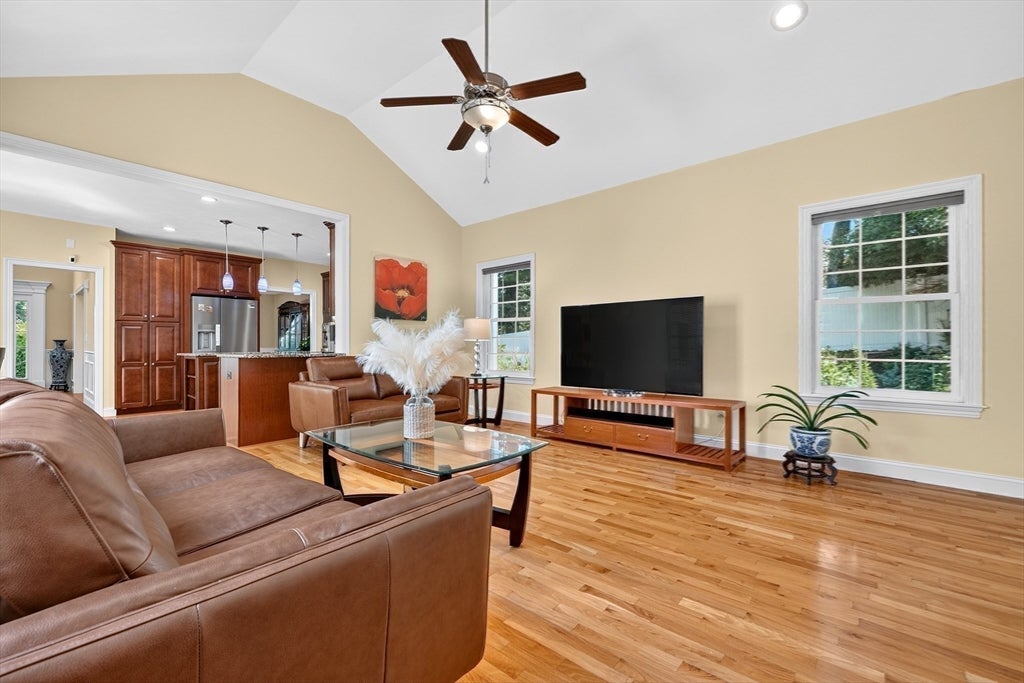 28 Hickory Dr, Shrewsbury, MA, 28 Hickory Dr, Shrewsbury, MA Photo #12