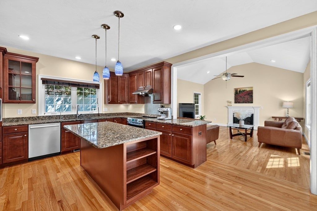 28 Hickory Dr, Shrewsbury, MA, 28 Hickory Dr, Shrewsbury, MA Photo #8