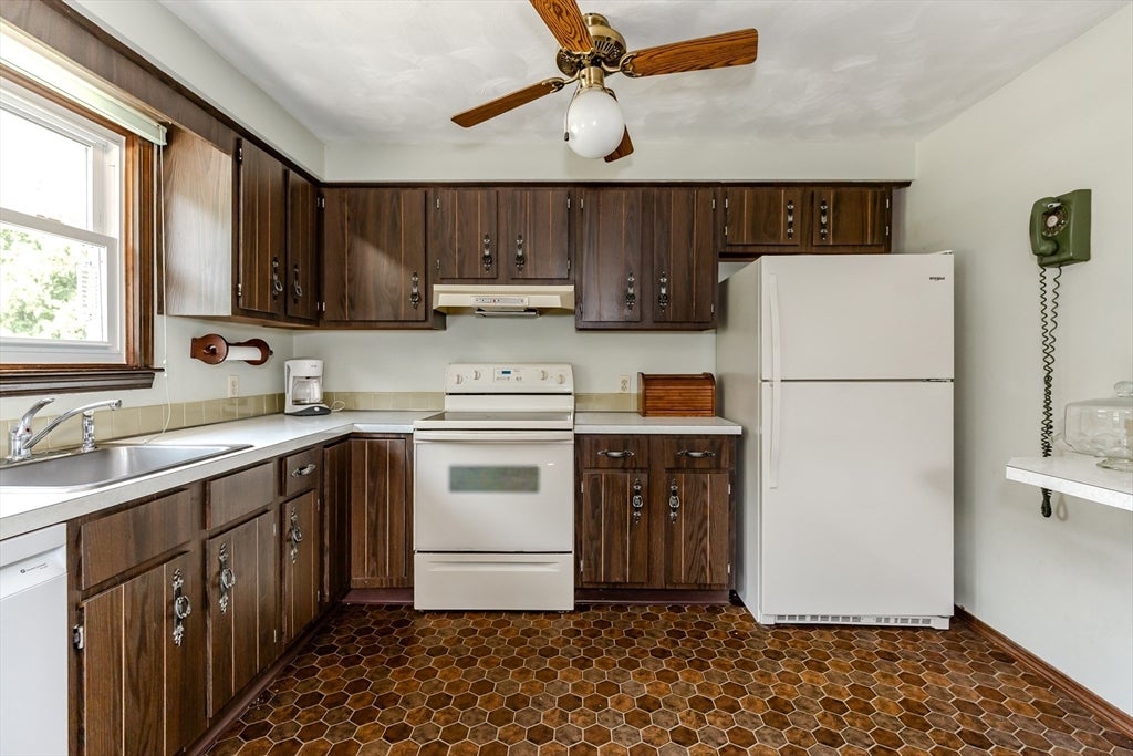 21 Evergreen Drive, Swansea, MA, 21 Evergreen Drive, Swansea, MA Photo #14