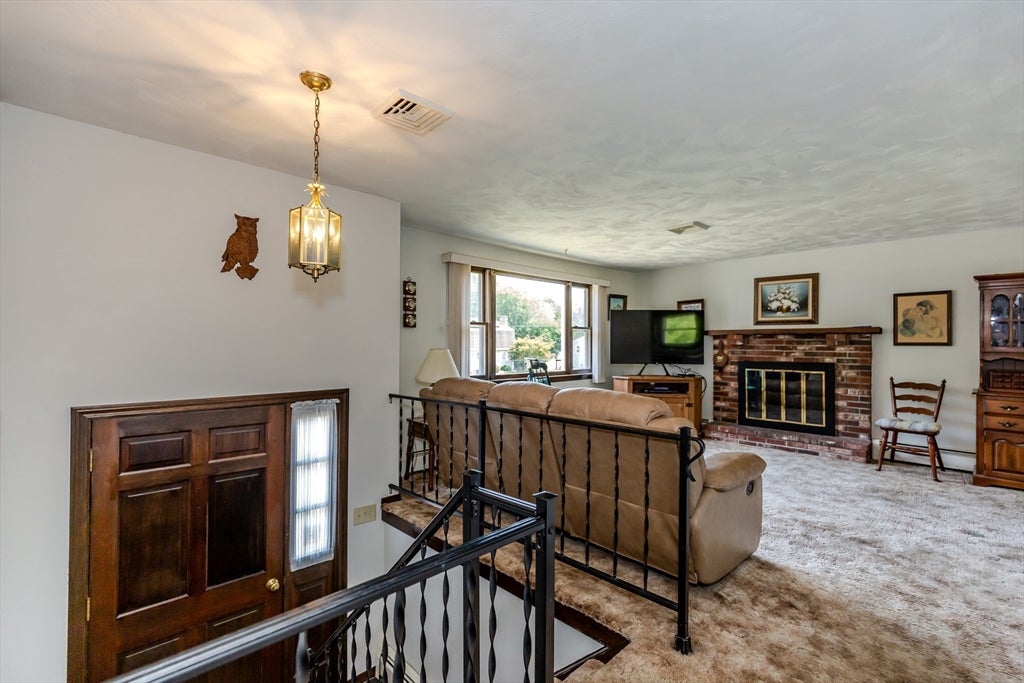 21 Evergreen Drive, Swansea, MA, 21 Evergreen Drive, Swansea, MA Photo #4