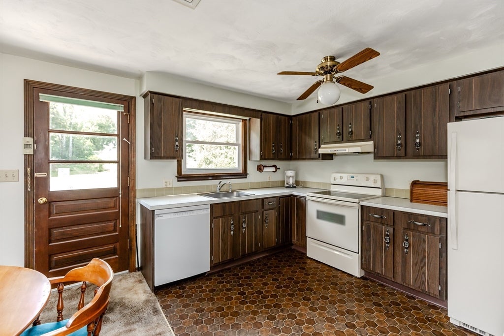 21 Evergreen Drive, Swansea, MA, 21 Evergreen Drive, Swansea, MA Photo #12