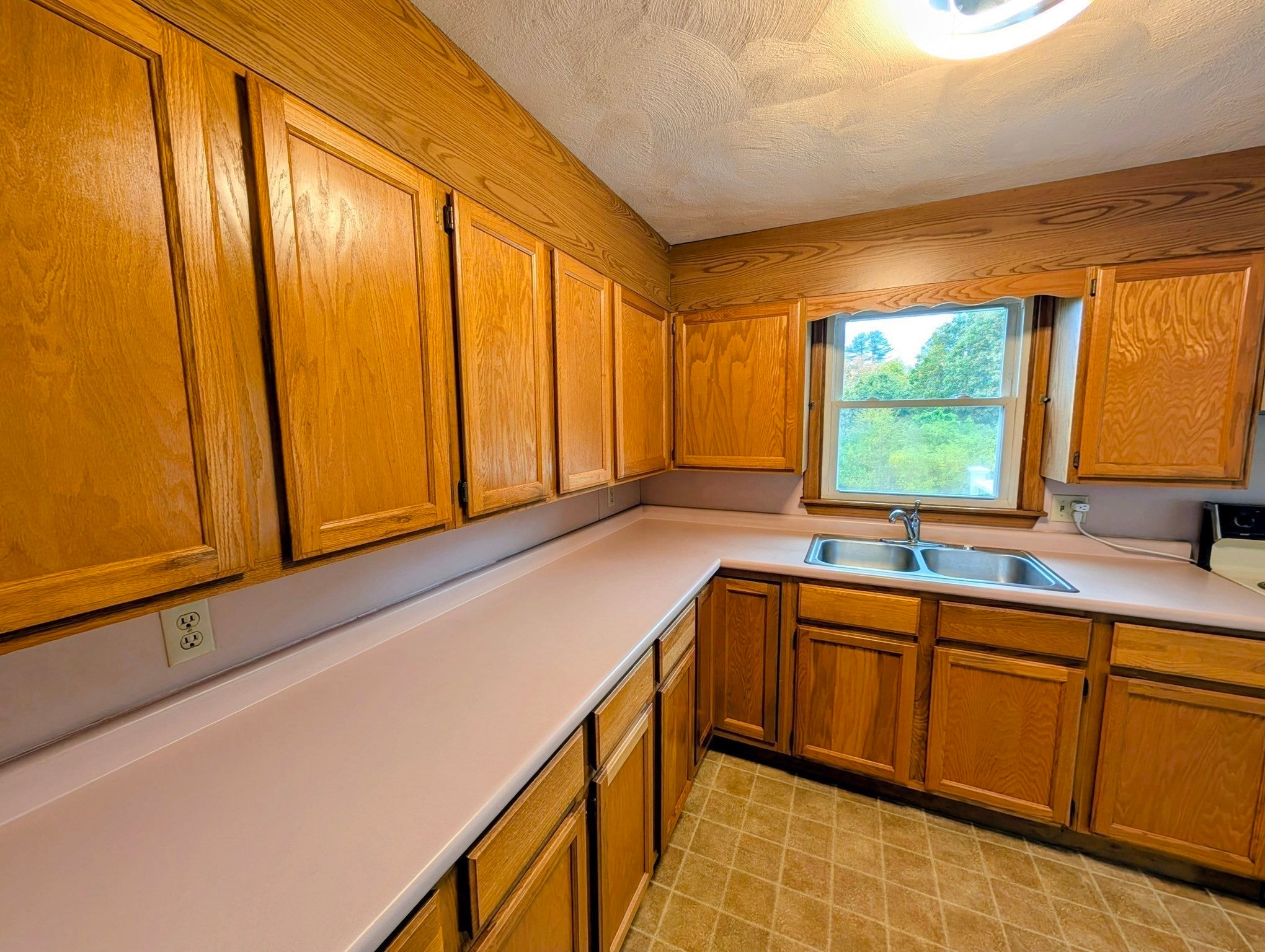 139 Charlton St, Oxford, MA Photo #9