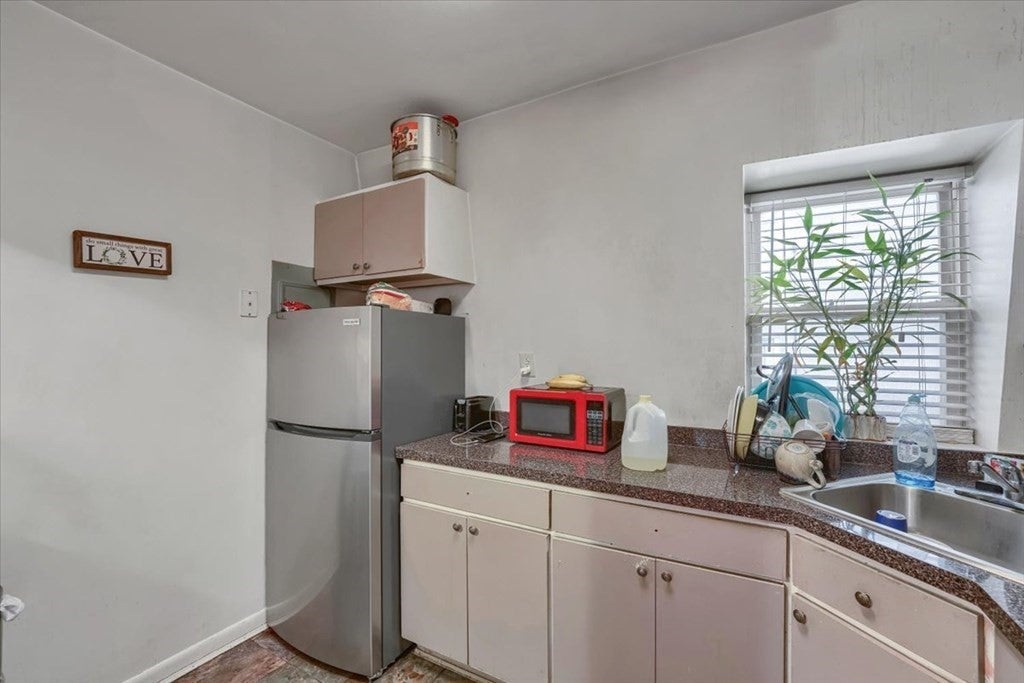 43 Woodward Ave #2, Boston, MA Photo #5