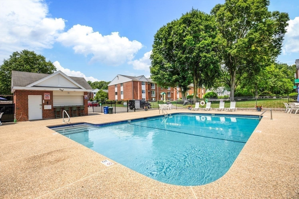 7 Birchwood Pointe 102