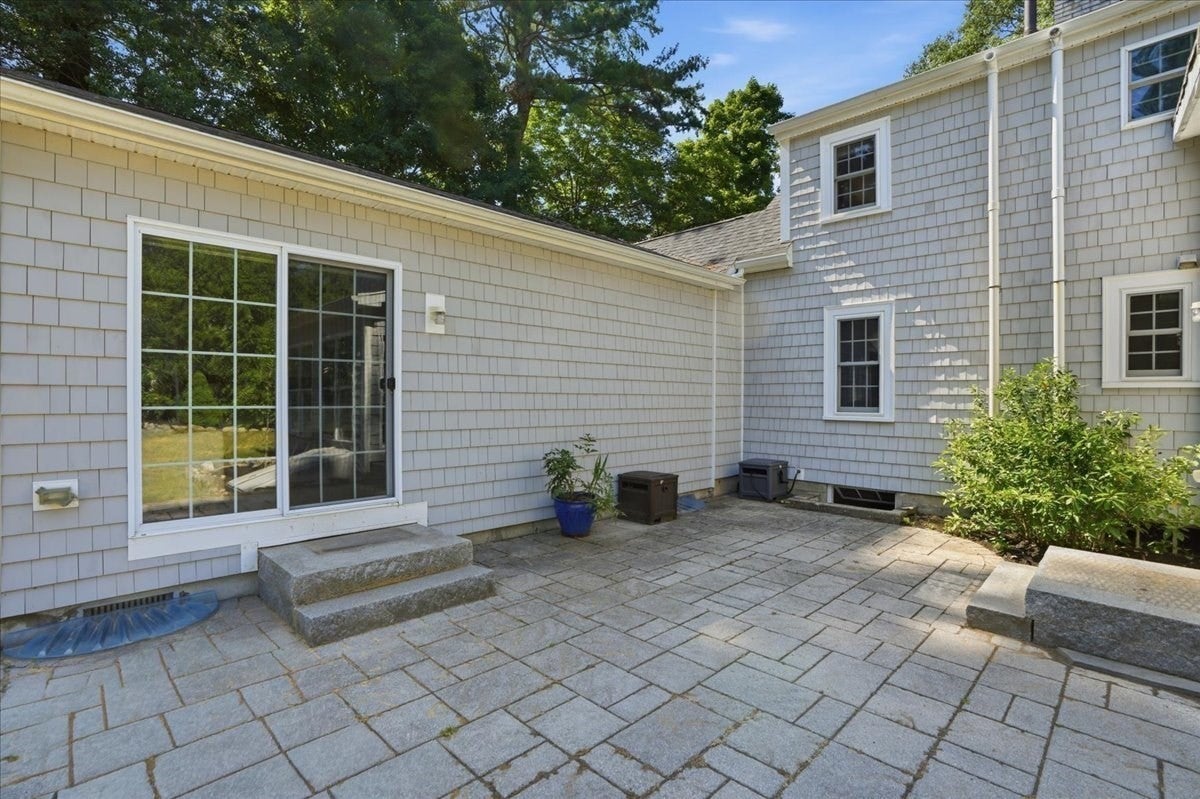 94 High St, Hingham, MA Photo #25