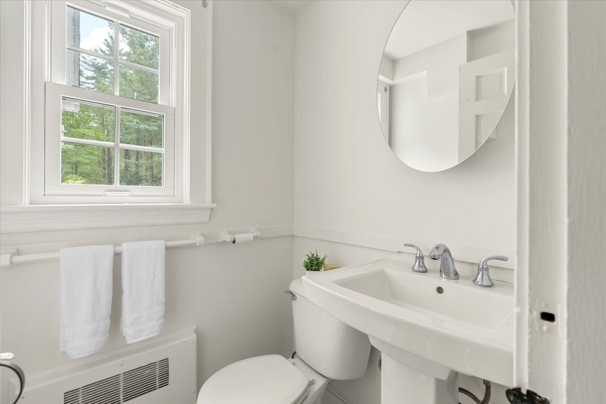 94 High St, Hingham, MA Photo #17