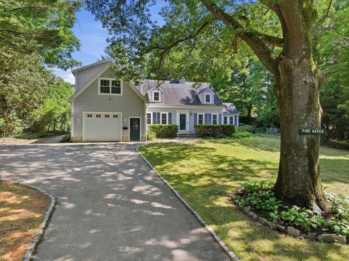 Photo of 94 High St, Hingham, MA