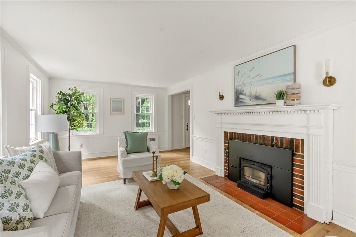 94 High St, Hingham, MA Photo #3