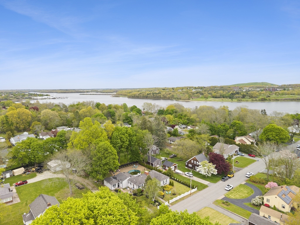 194 Grove Ave, Somerset, MA Photo #11