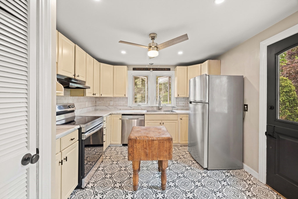 194 Grove Ave, Somerset, MA Photo #15
