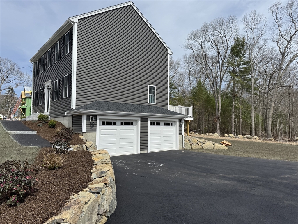 27 Range Ave