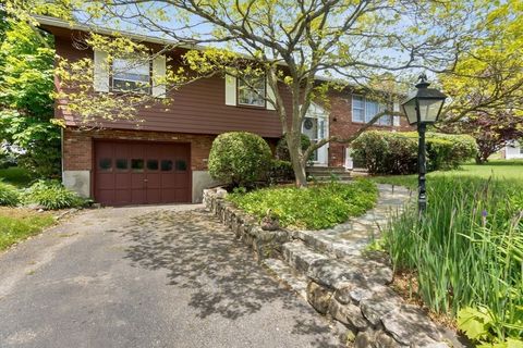 14 Paulette Dr Danvers MA 01923