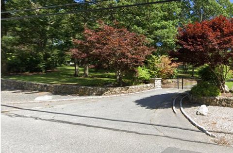 Photo of 565 Highland Ave, Dartmouth, MA 02747 (MLS # 73453836)