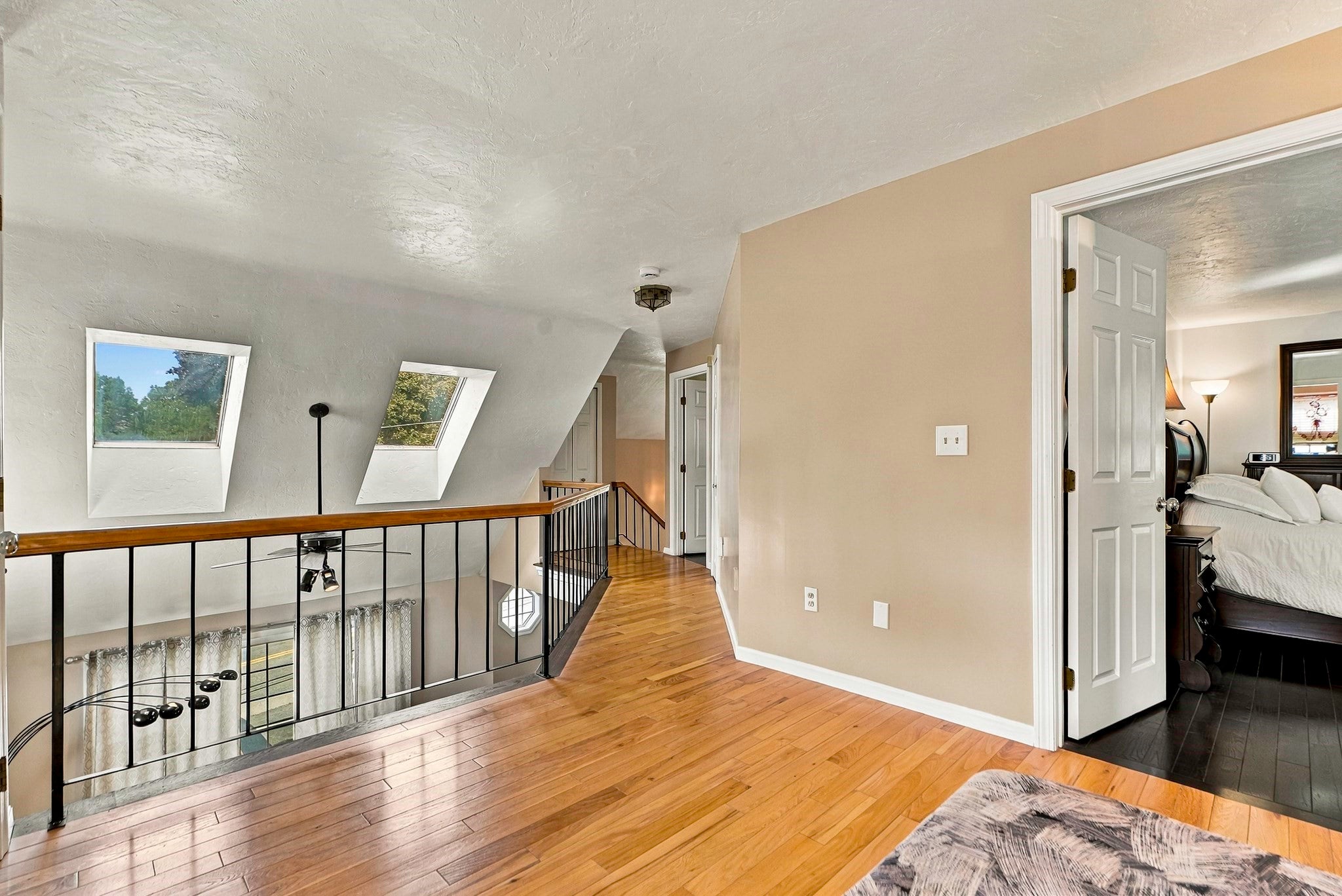 102 Sunderland Rd, Worcester, MA Photo #14