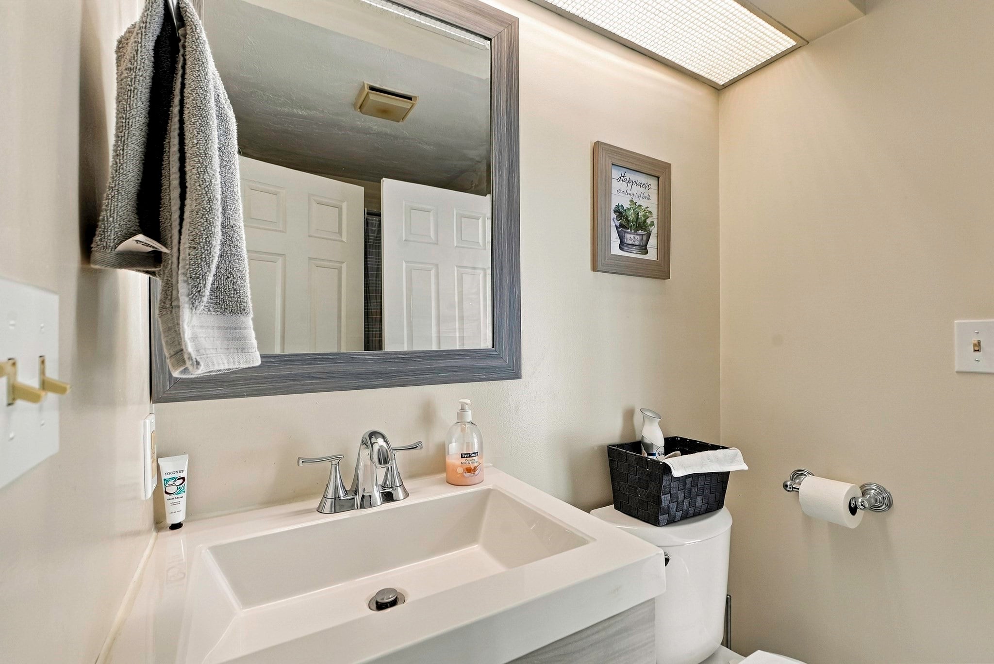 102 Sunderland Rd, Worcester, MA Photo #17