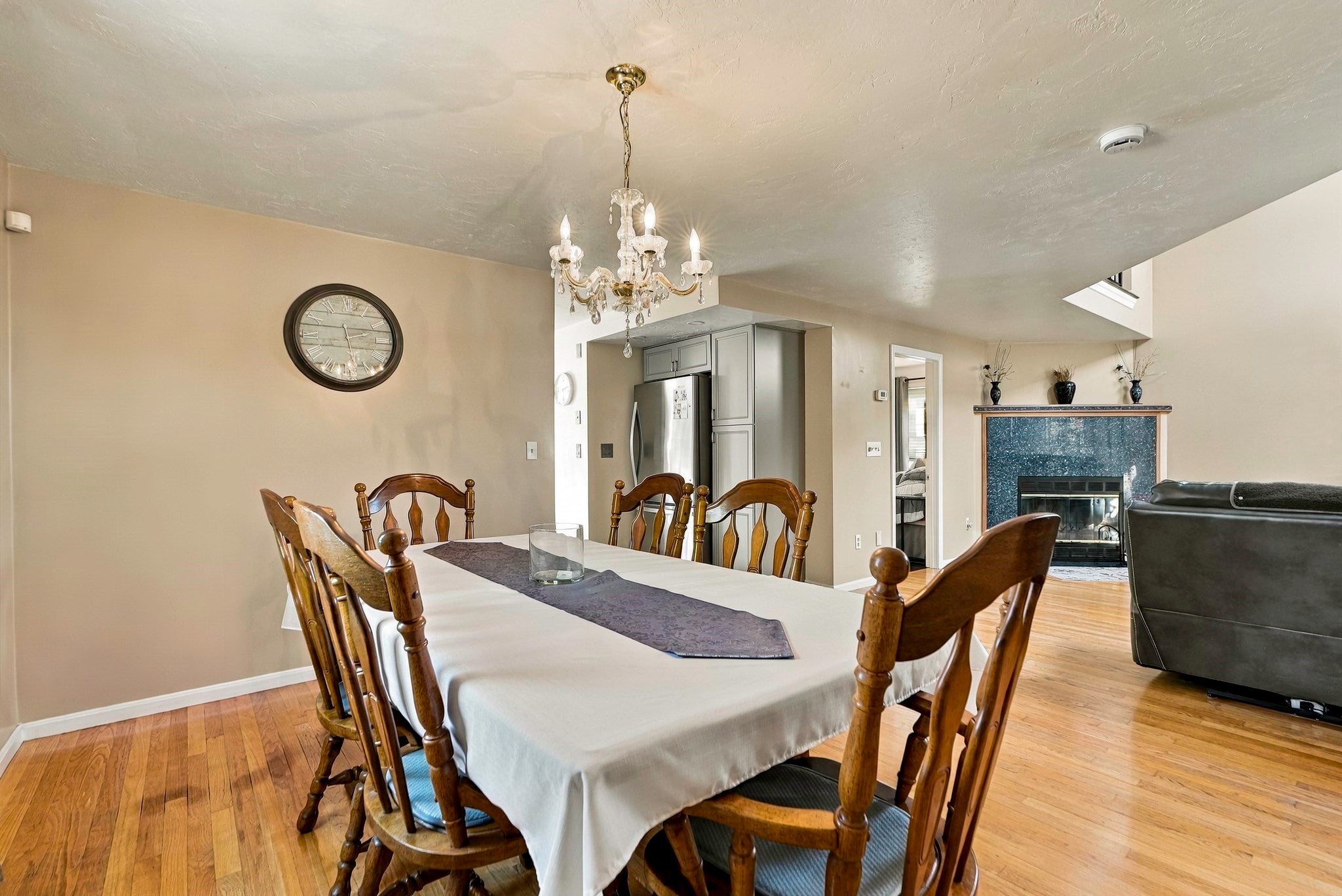 102 Sunderland Rd, Worcester, MA Photo #8