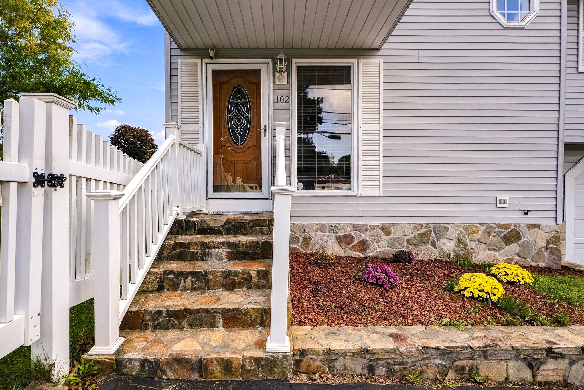 102 Sunderland Rd, Worcester, MA Photo #2