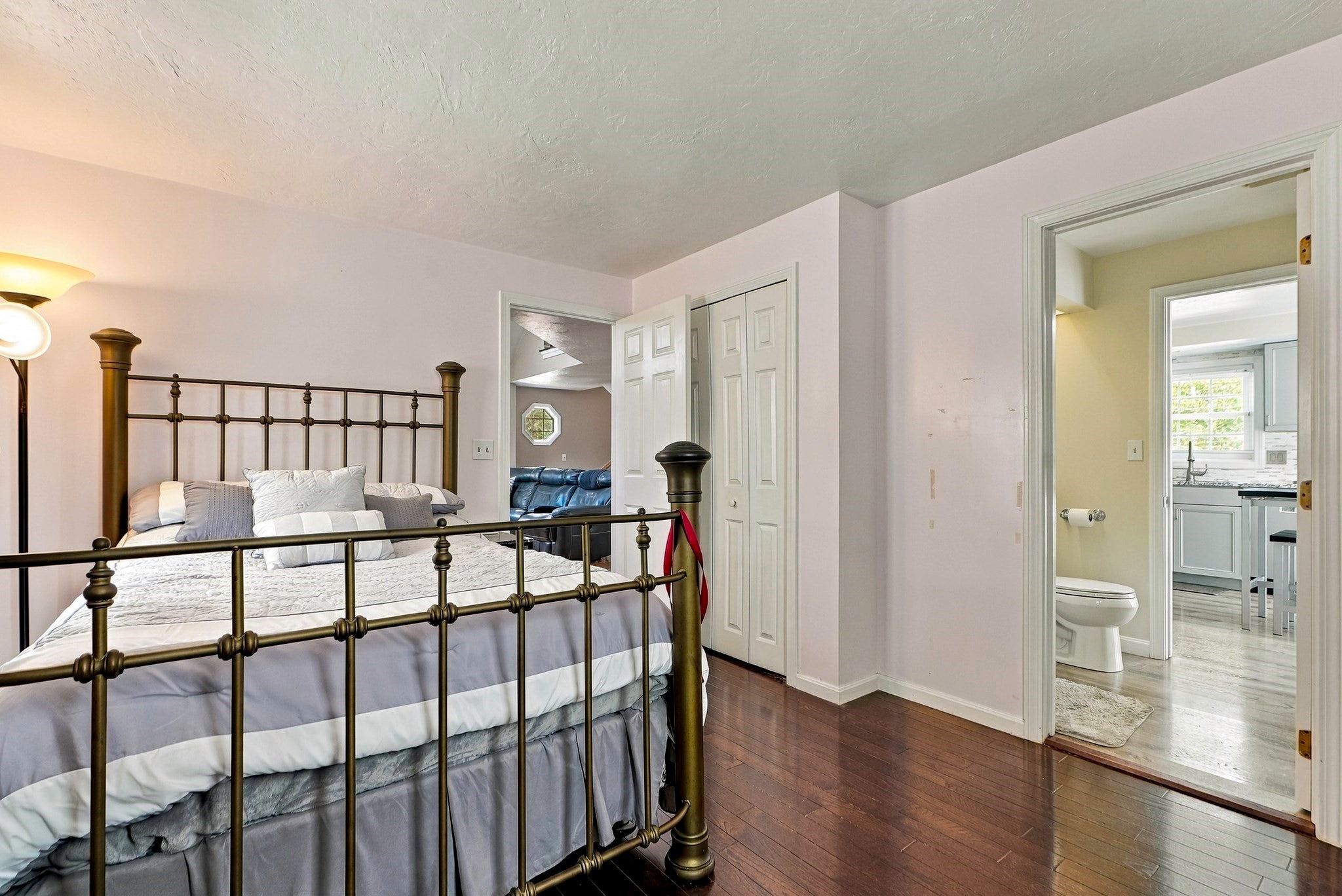 102 Sunderland Rd, Worcester, MA Photo #16