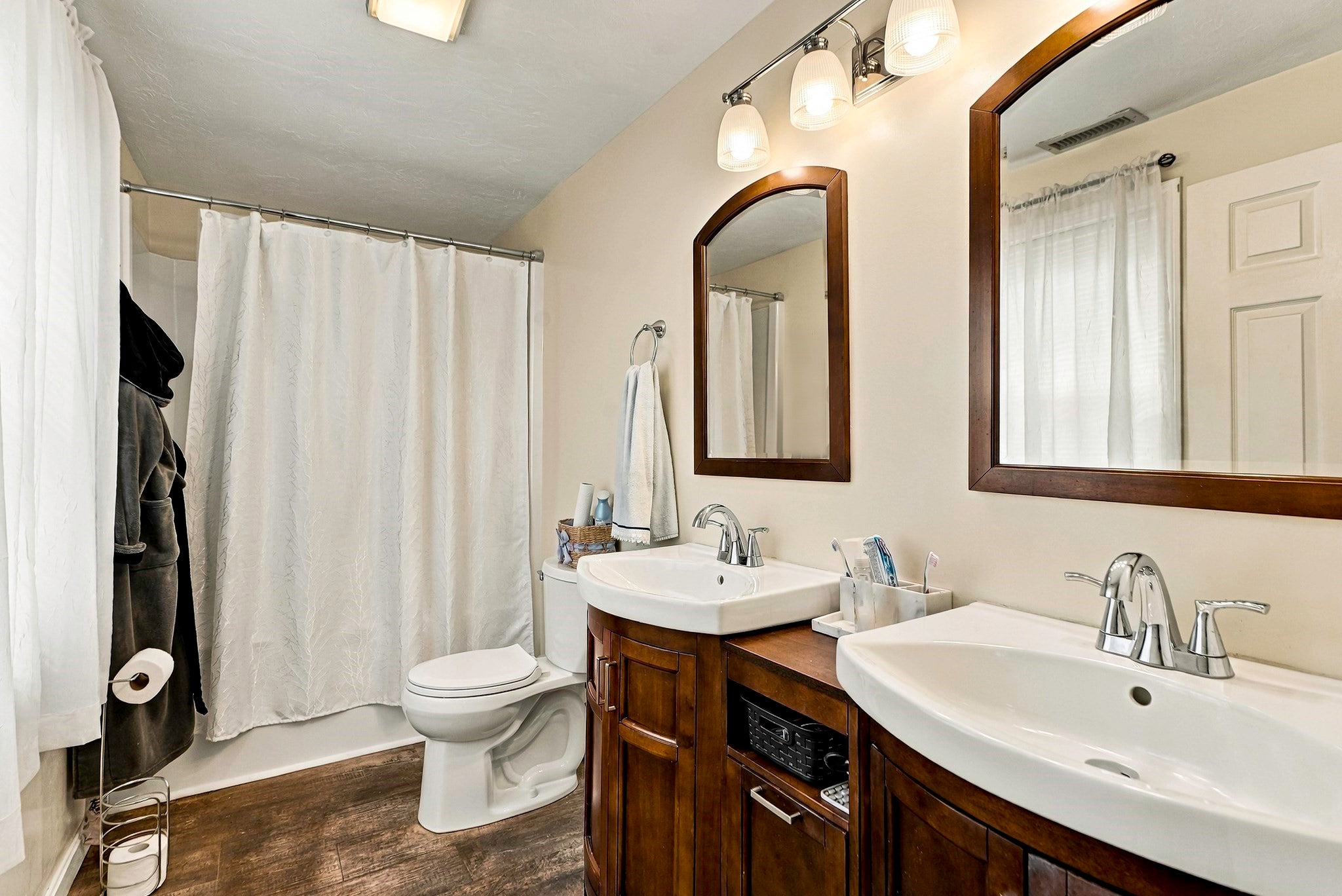 102 Sunderland Rd, Worcester, MA Photo #20