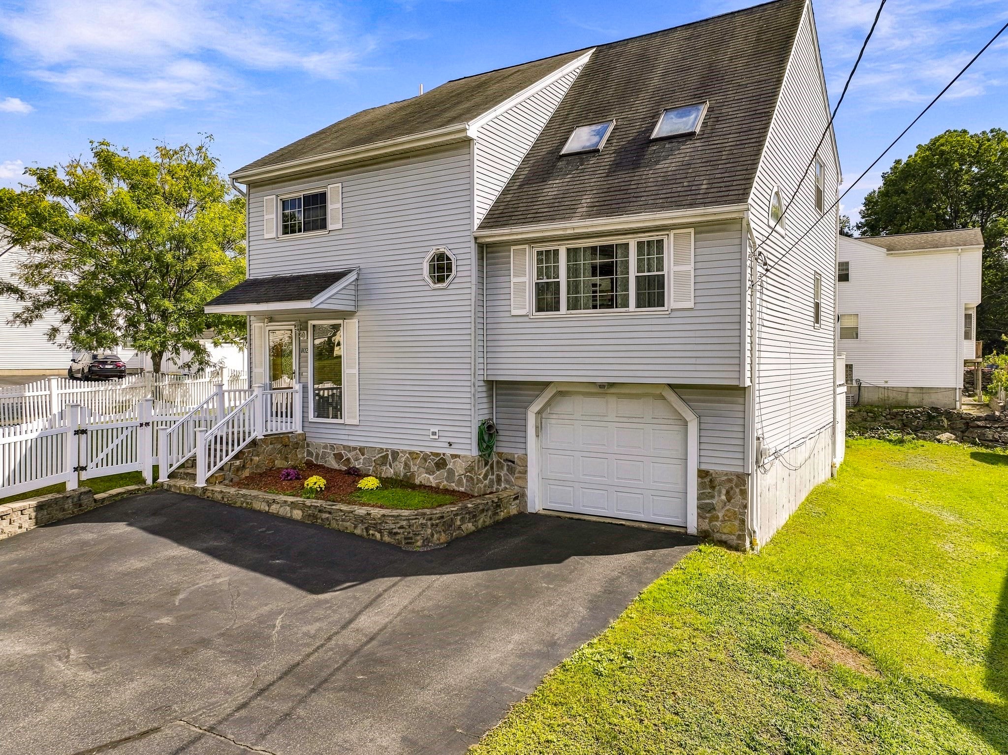 102 Sunderland Rd, Worcester, MA Photo #25