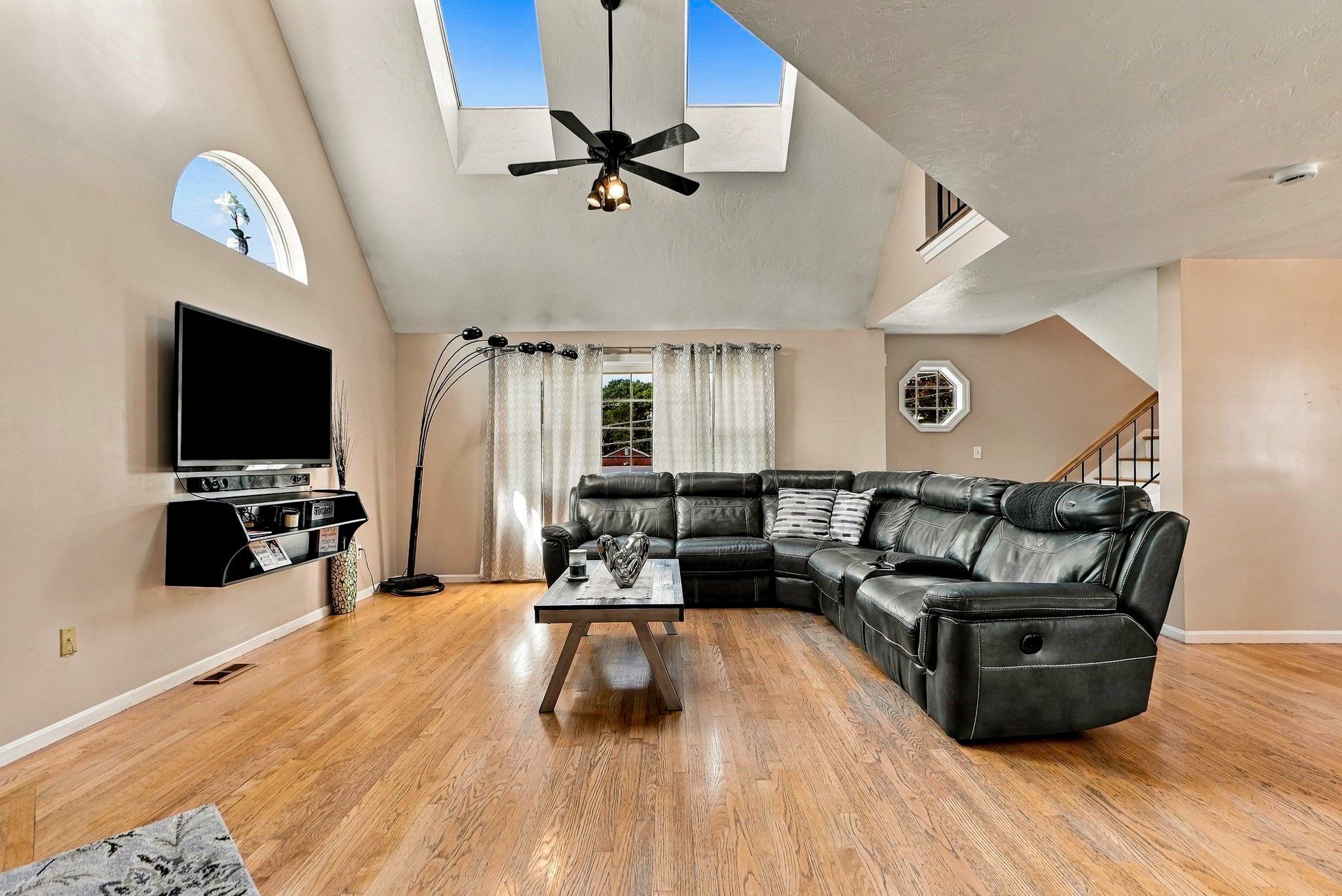 102 Sunderland Rd, Worcester, MA Photo #7