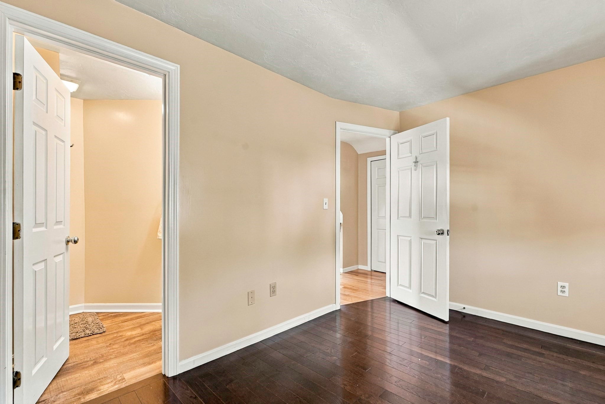102 Sunderland Rd, Worcester, MA Photo #21