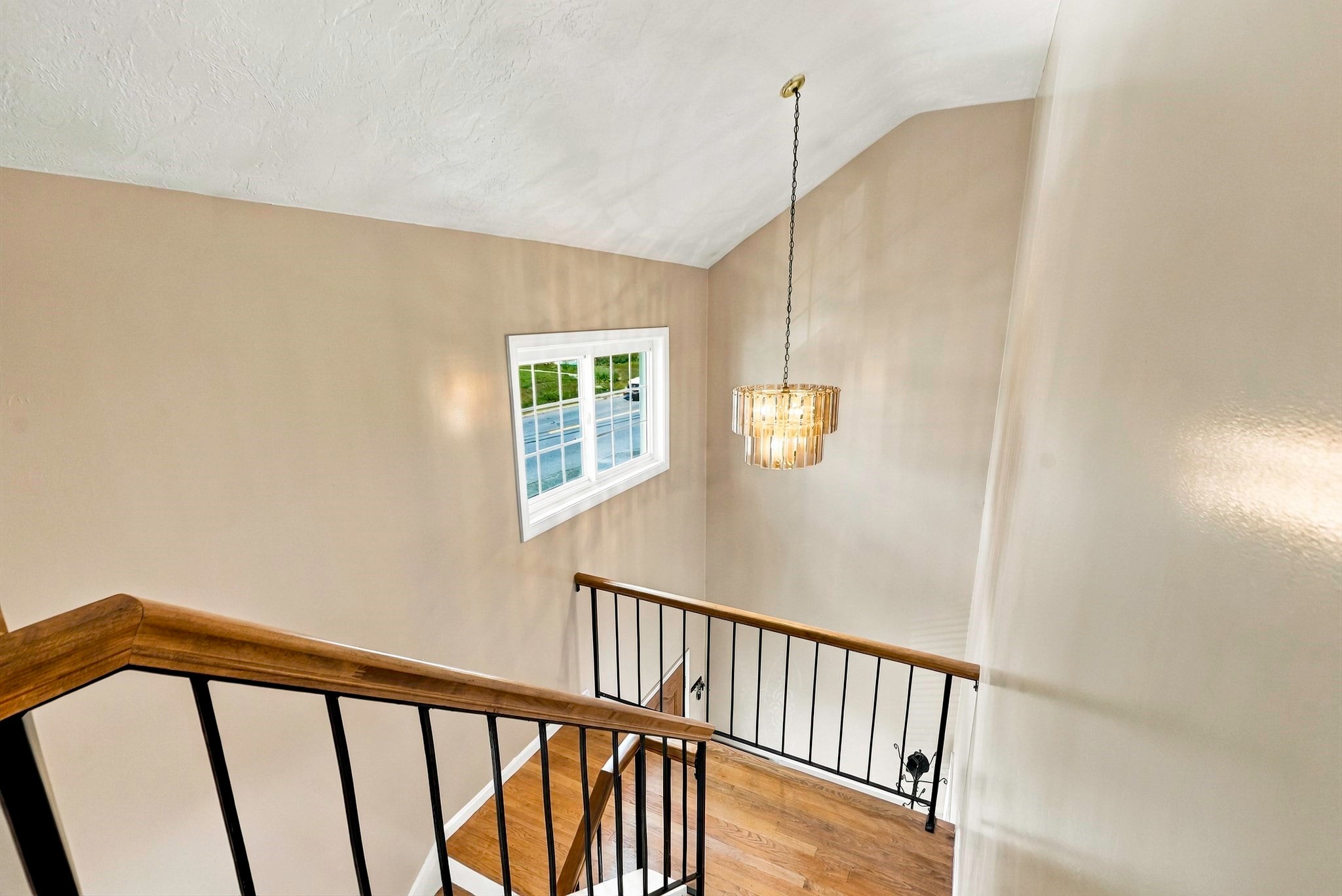 102 Sunderland Rd, Worcester, MA Photo #13