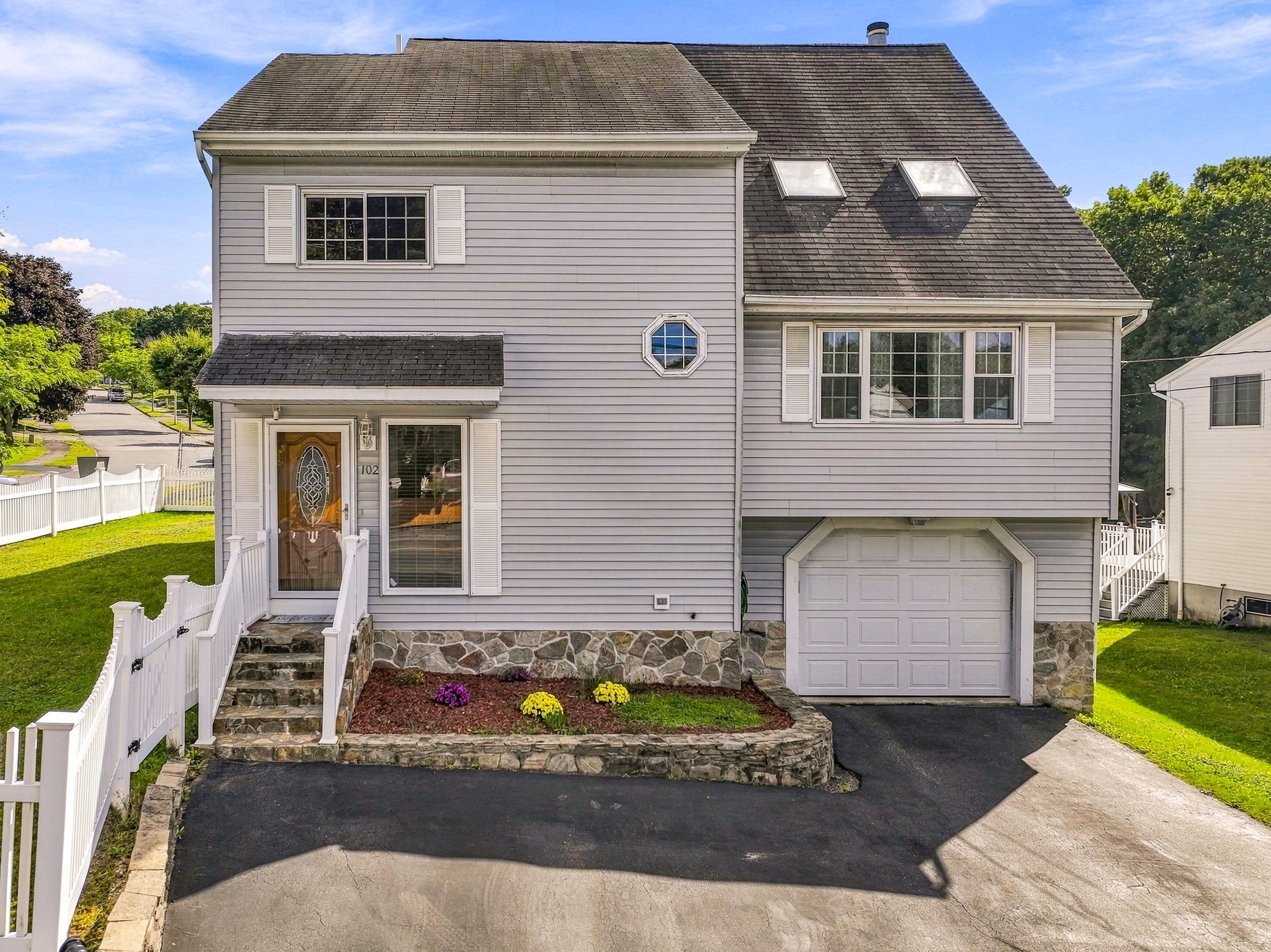 102 Sunderland Rd, Worcester, MA Photo #24