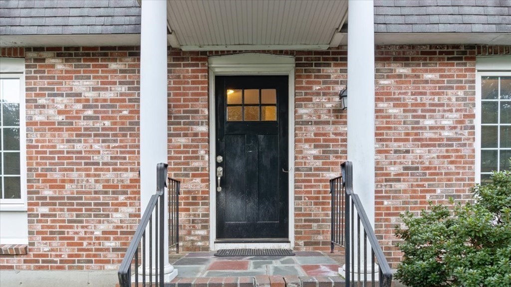 251 Poquanticut Ave