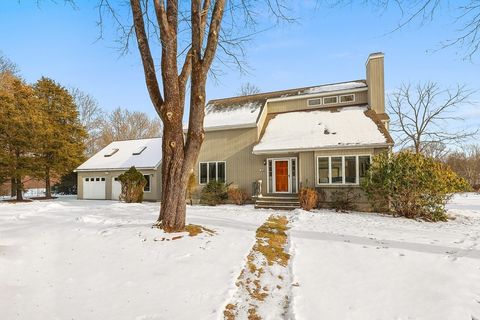 21 S Bradford Rd Hingham MA 02043