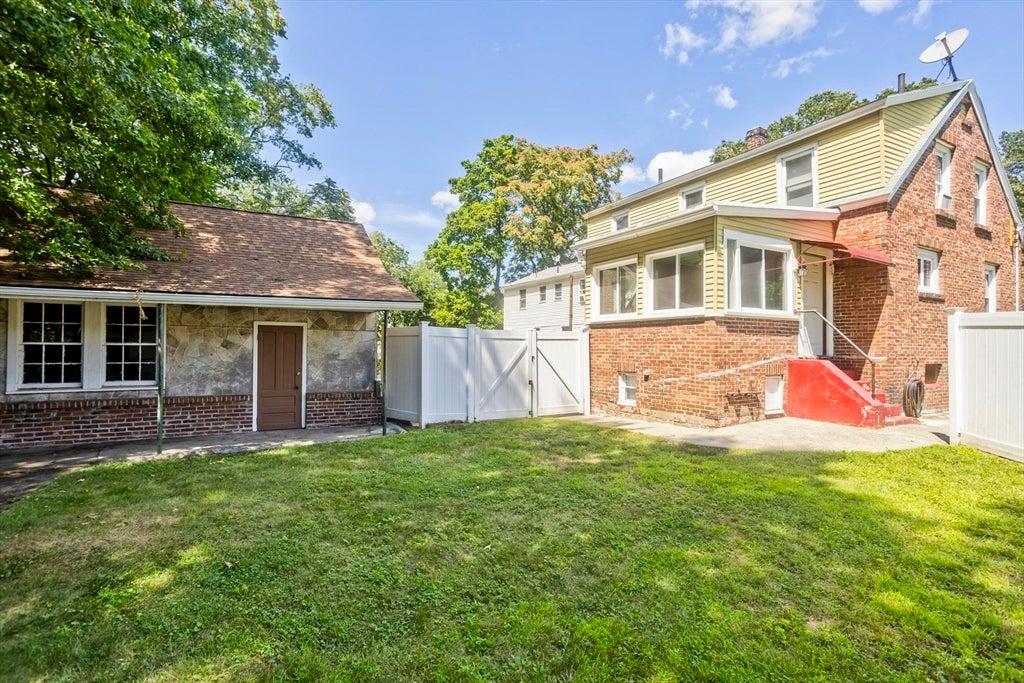86 Laurence St, Springfield, MA Photo #38