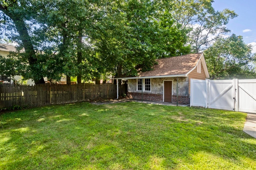 86 Laurence St, Springfield, MA Photo #37