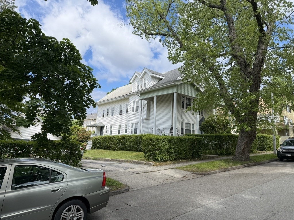 11 Woodford St