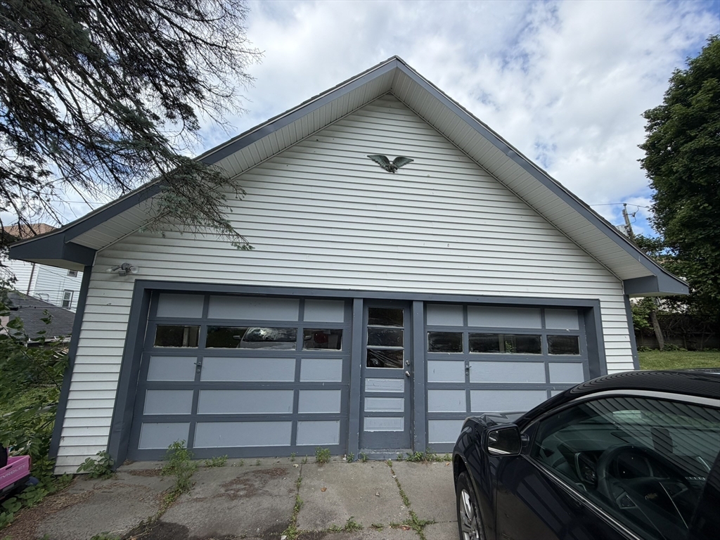 11 Woodford St