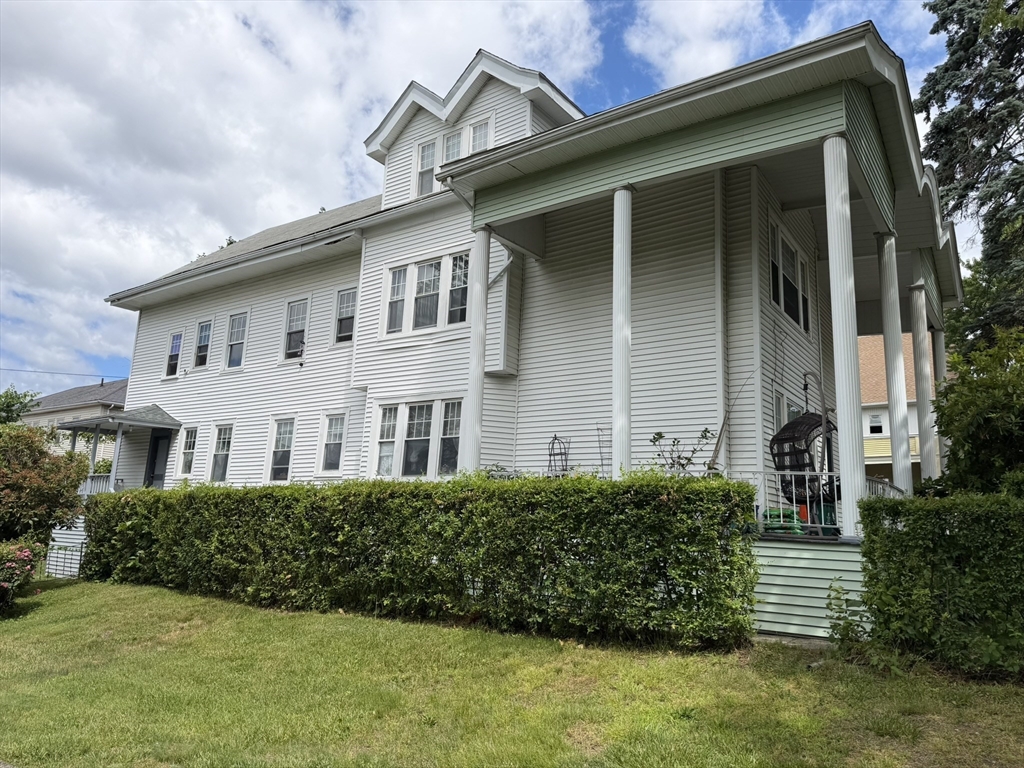 11 Woodford St