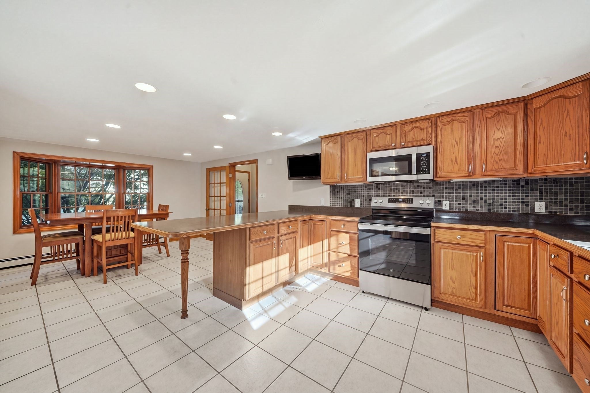 1289 Whipple Rd, Tewksbury, MA, 1289 Whipple Rd, Tewksbury, MA Photo #4