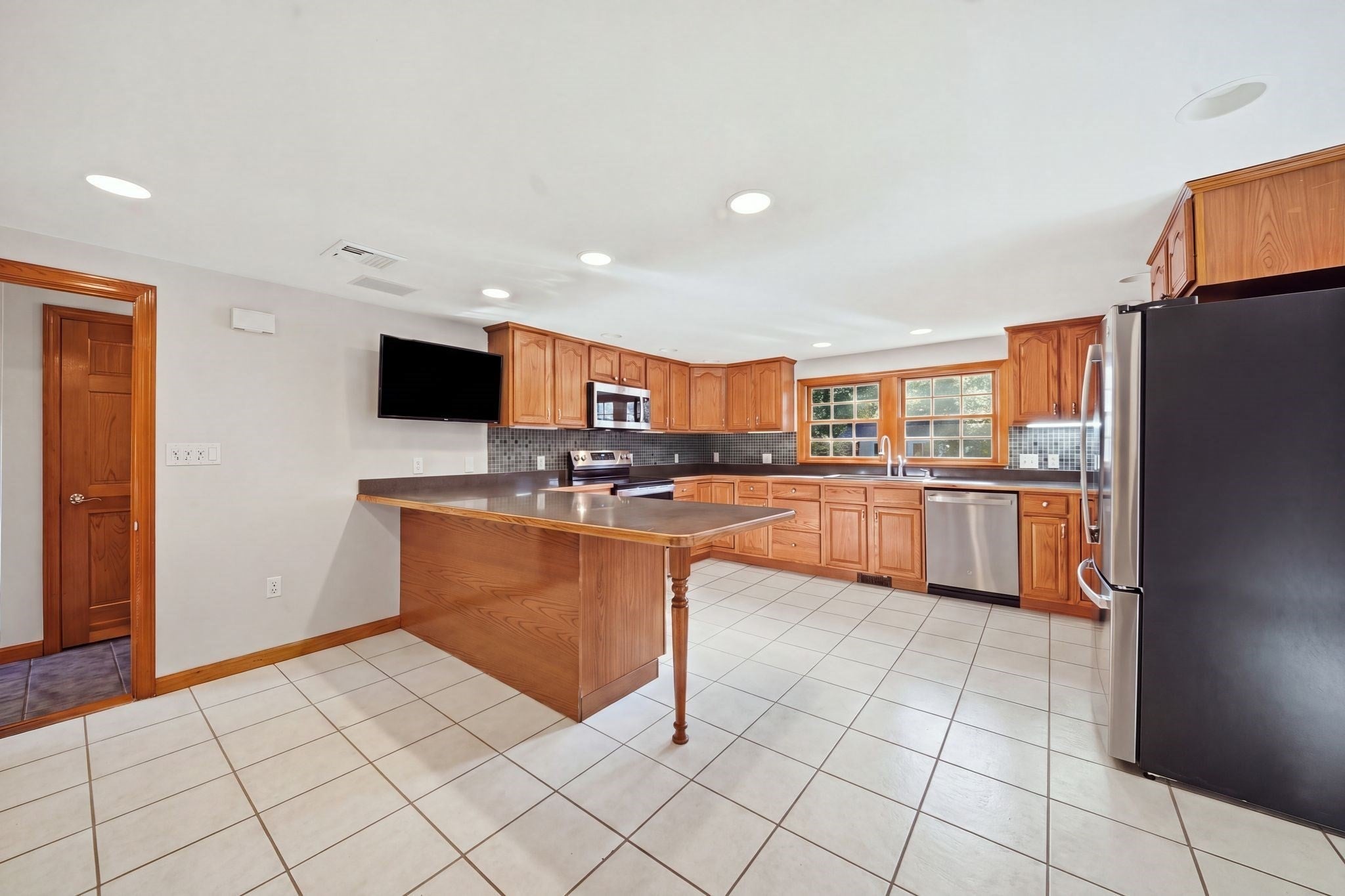 1289 Whipple Rd, Tewksbury, MA, 1289 Whipple Rd, Tewksbury, MA Photo #3