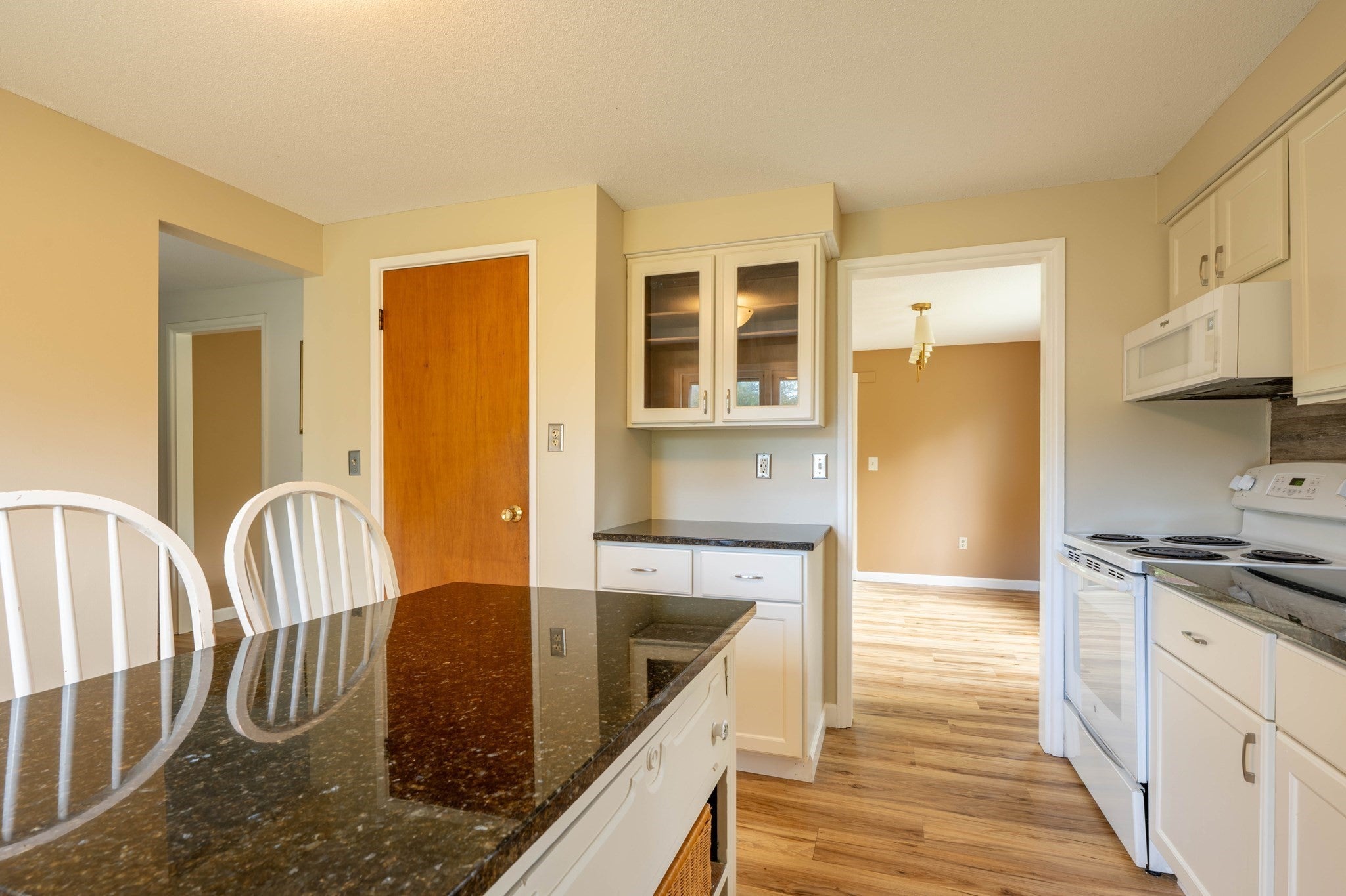 8 Coach Ln, Amherst, MA, 8 Coach Ln, Amherst, MA Photo #8