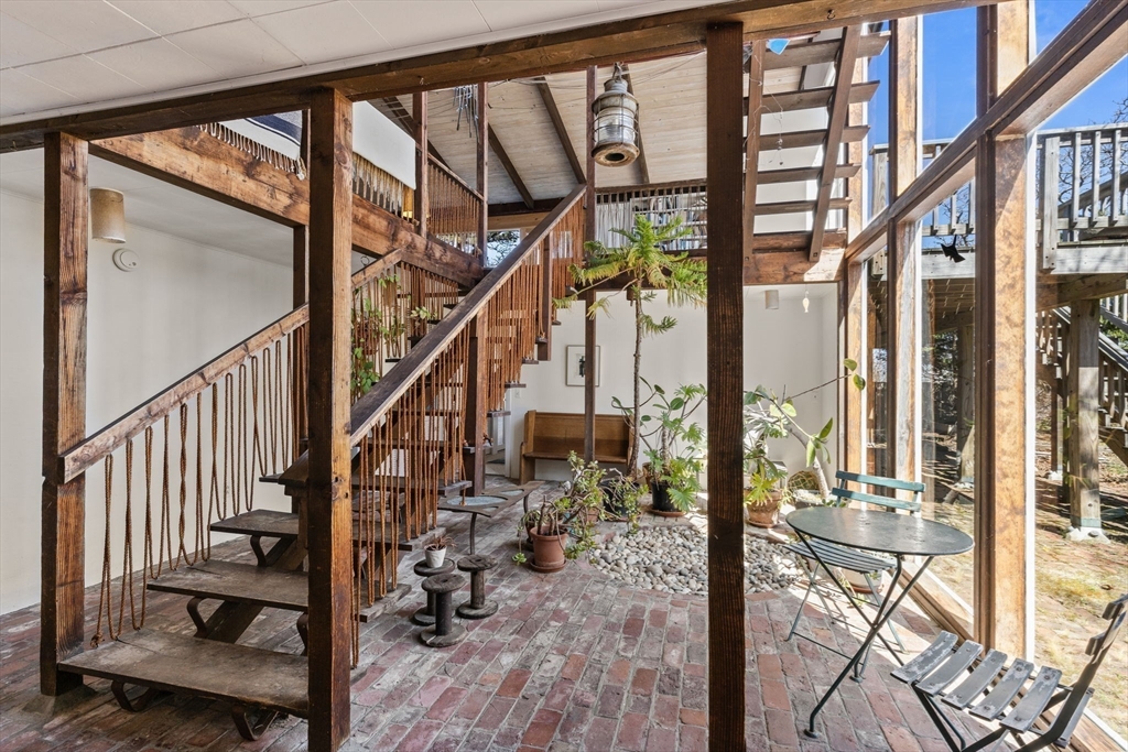 135 Newcomb Hollow Rd