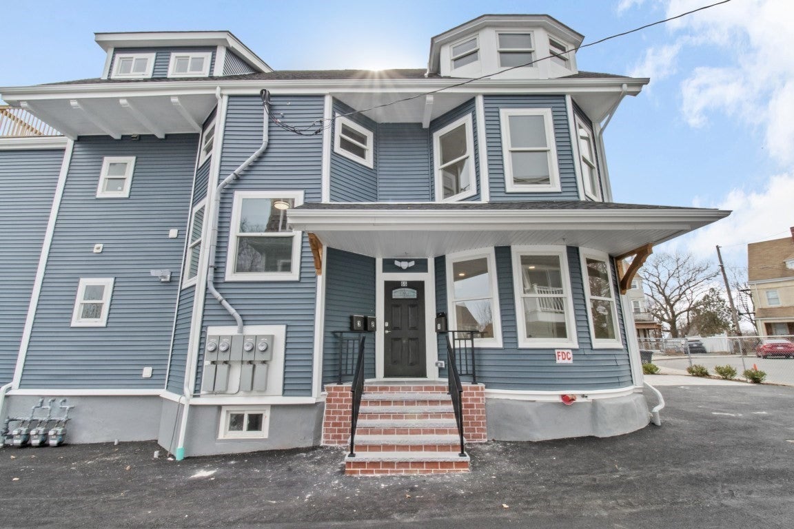 66-66R Stanley St