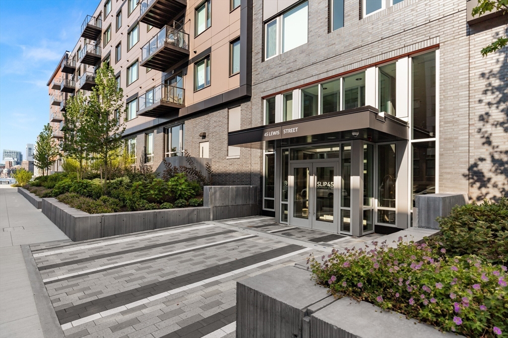 45 Lewis St 403