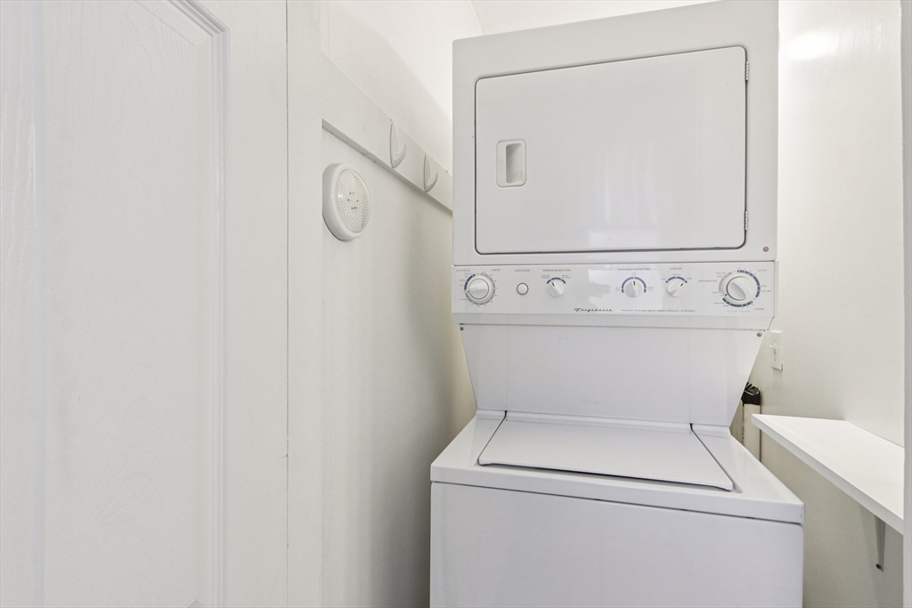 Franklin, Massachusetts 02038, United States, 3 Bedrooms Bedrooms, ,2 BathroomsBathrooms,Residential,Pending,250202